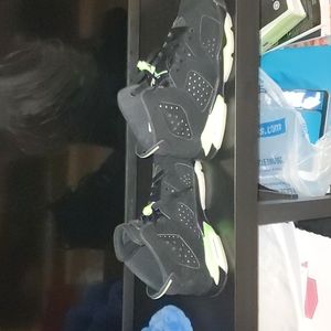 Jordan Sneakers size 4 youth = size 5.5/6 womans